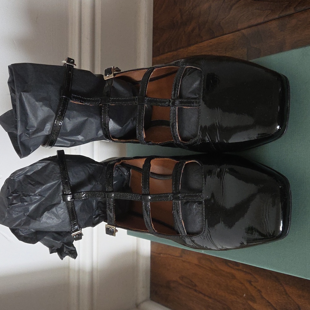 Angel Alarcon Black Patent Leather Women's Shoes. Made in Spain. Size 41